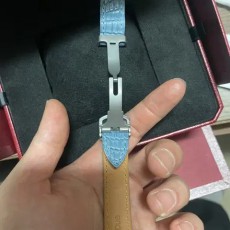 인피니토 까르띠에 산토스뒤몽 라지 디버클 악어스트랩 판매해요