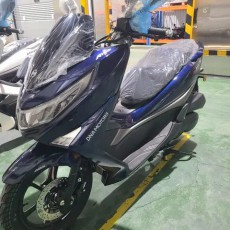 배달 오토바이 UHR125