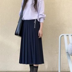 킨다베이지 아가타 썸머 플리츠 스커트 네이비