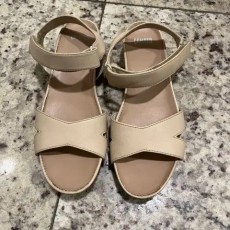 235-240추천) 캠퍼 베이지 샌들