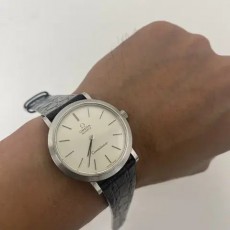 빈티지 오메가 컨스틸레이션 쿼츠팝니다.