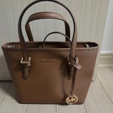 마이클코어스 크로스백