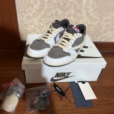 [280]나이키 조던1 트래비스 스캇 리버스 모카 리저록