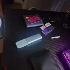 부러진 책상 팔아요