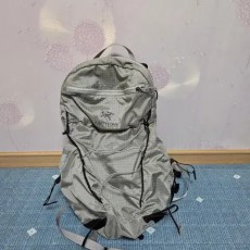 아크테릭스 에어리어스 15L팝니다.