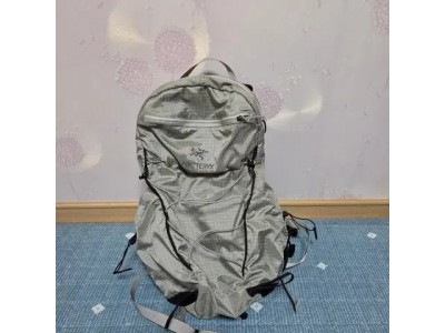 아크테릭스 에어리어스 15L팝니다.