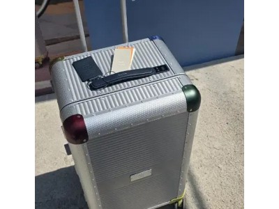 로우로우 x 폴스미스 캐리어 팝니다. 78L