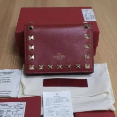 발렌티노 락스터드 지갑/반지갑 정품S급(보증서O)구찌프라다루이비통