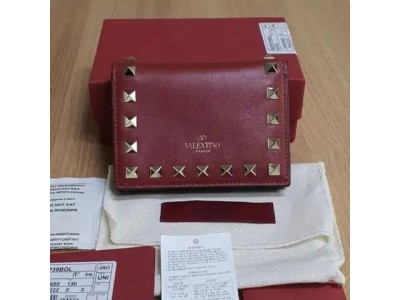 발렌티노 락스터드 지갑/반지갑 정품S급(보증서O)구찌프라다루이비통
