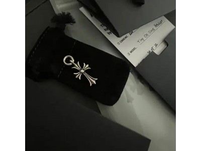 크롬하츠 타이니 크로스 목걸이